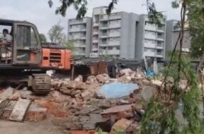 Isanpur, demolition