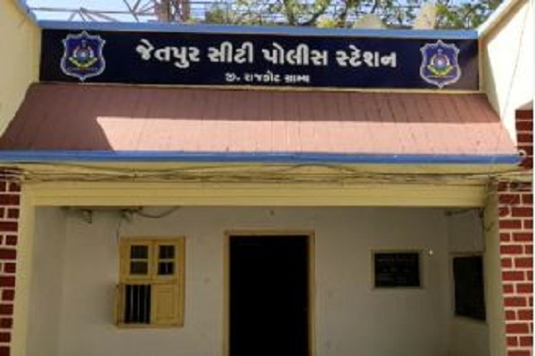 વેપારીઓને હની ટ્રેપમાં ફસાવીને તોડ કરતી ગેન્ગની મહિલા સૂત્રધાર પકડાઈ
