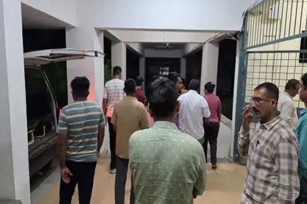 પાટણમાં ગાયત્રી ફ્લેટ્સમાં ACમાં બ્લાસ્ટ થતા આગ લાગતા મહિલા કોન્સ્ટેબલનું મોત
