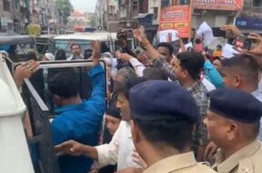 Protest against polluted water, Baroda