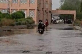 Water line broken, Himmatnagar