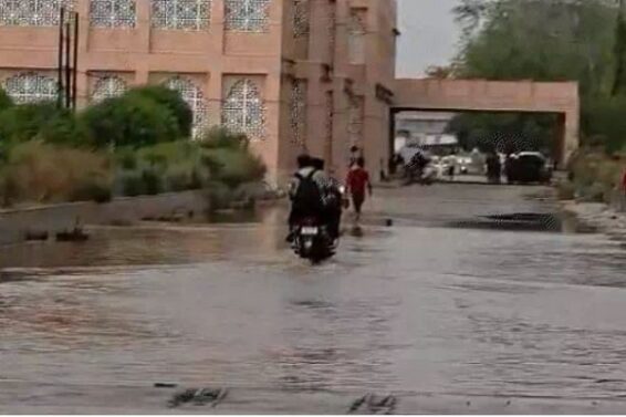 Water line broken, Himmatnagar