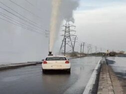 Car collides with Narmada pipeline-1
