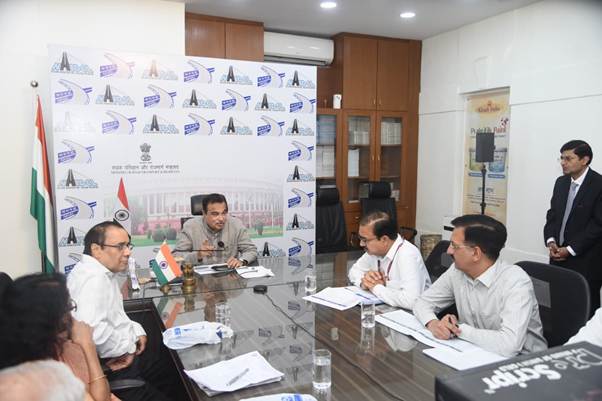 વિકસિત ભારત માટે ટ્રાન્સપોર્ટ ઇકોસિસ્ટમ મજબૂત કરવા ગડકરીની અધિકારીઓને તાકીદ