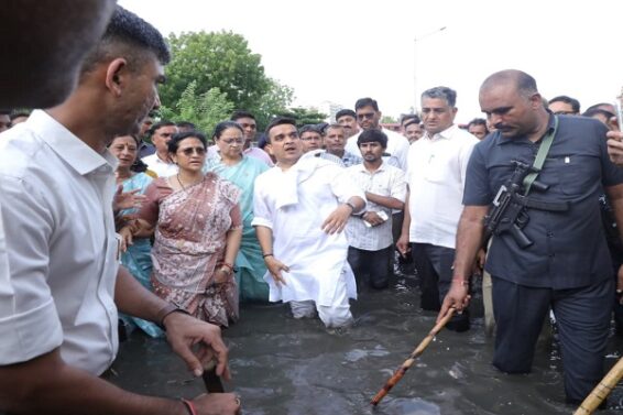 Harsh Sanghavi, Sural flood