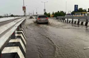 Water flooded the National highway