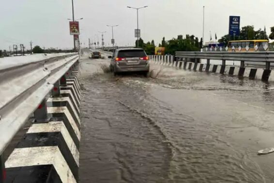 Water flooded the National highway