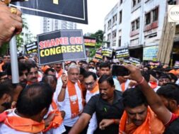 BJP held a sit-in protest at the Congress state office under the leadership of Jagdishbhai Vishwakarma.