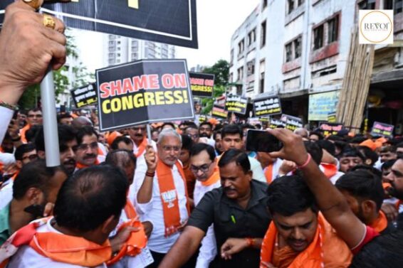 BJP held a sit-in protest at the Congress state office under the leadership of Jagdishbhai Vishwakarma.