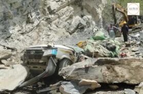 A huge rock fell on a Tata Sumo passing through Himachal Pradesh, crushing 13 passengers
