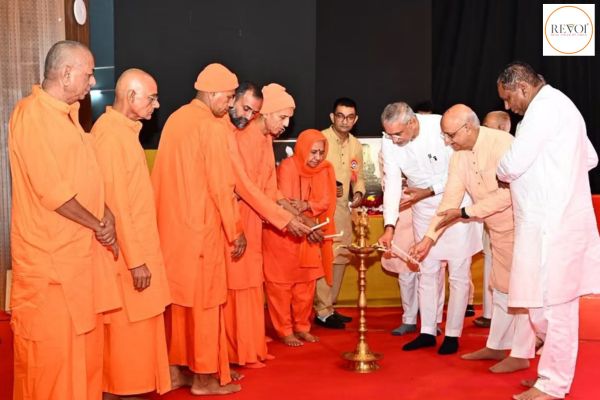 Celebration of Gurupurnima by Life Mission Youth Team in the presence of Shri Jagdishbhai Vishwakarma.