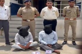 palanpur, two cheaters caught
