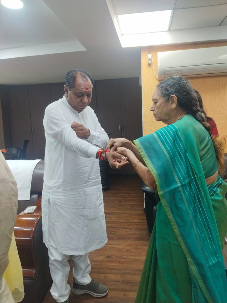 Raksha Bandhan to ATS office police personnel and corporation employees by Janjati Kalyan Ashram.