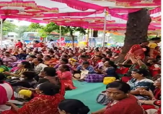 આશા વર્કર અને ફેસિલિટર બહેનોએ વિવિધ માગણીઓના ઉકેલ માટે કર્યુ ઉગ્ર પ્રદર્શન