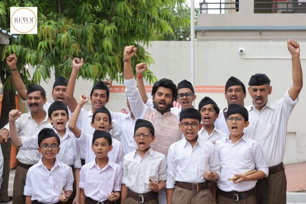 Flag hoisting ceremony by podcaster and entrepreneur Jaybhai Thadeshwar at Dr. Hedgewar Bhavan