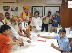Gujarat’s Sant Samaj has submitted a complaint to the Collector against Pappu Yadav for insulting Sanatan Dharma. All pictures by Alkesh Patel