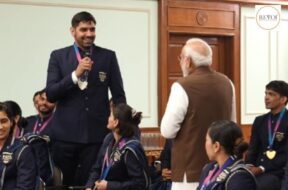 PM Narendra Modi burst out laughing after hearing boxer Narendra talk about Pakistan
