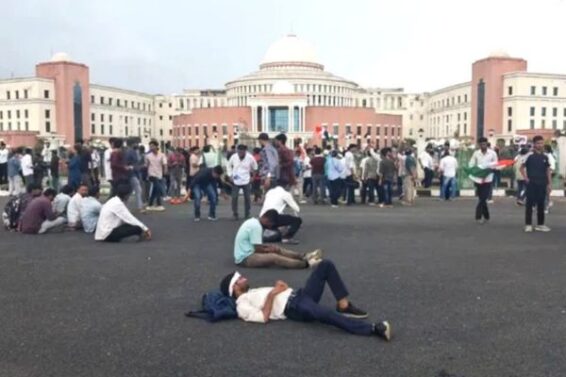 Students in Jharkhand reached the assembly complex, state government asked for SOS